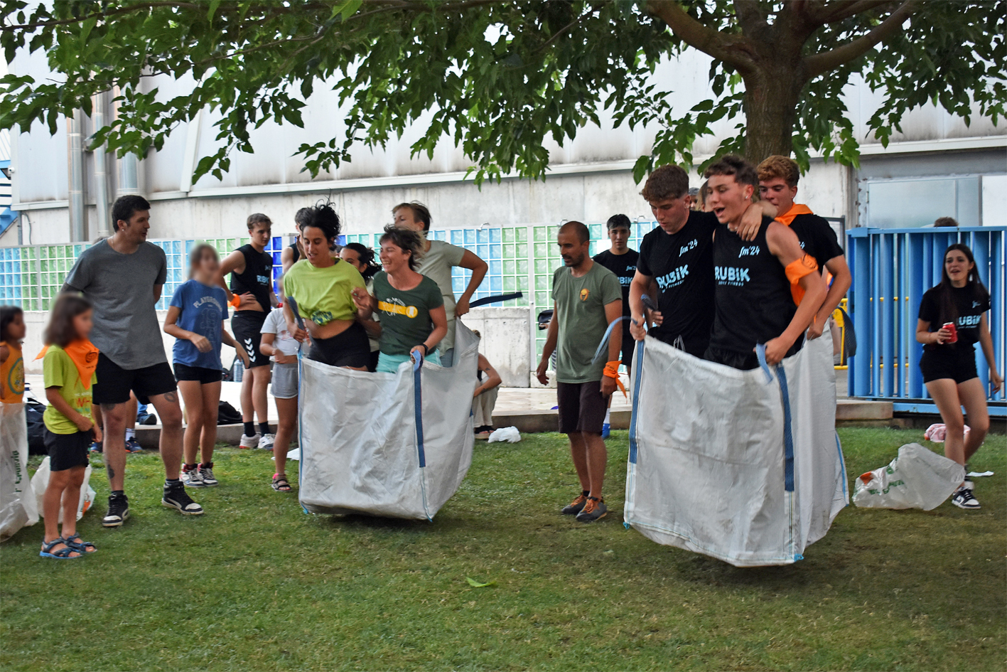 Competició dels Kampionats Esportius Nocturns (KEN) a la Piscina Municipal, dins de la Festa Major de Súria 2024.