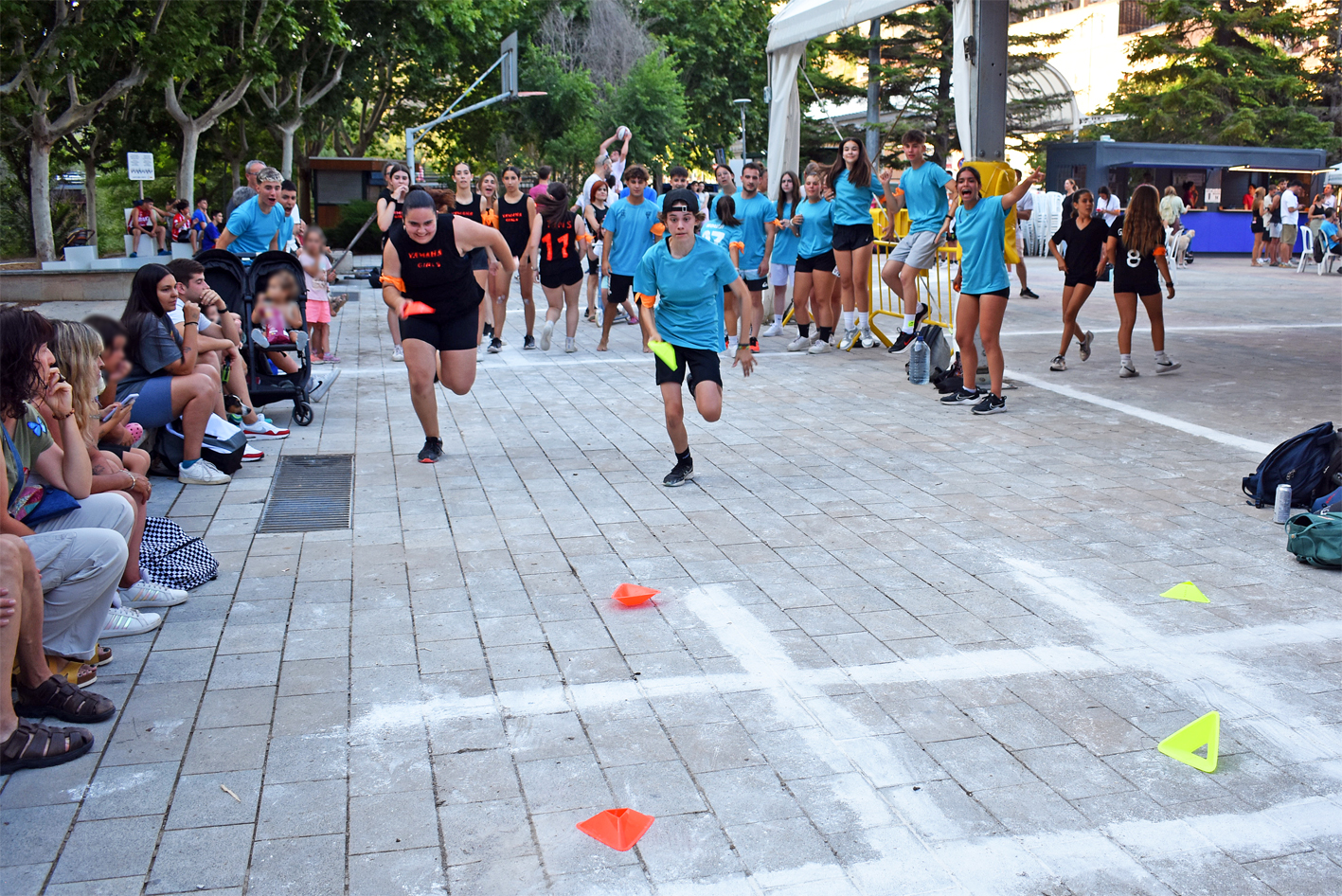Competició dels Kampionats Esportius Nocturns (KEN) a la plaça de Sant Joan, dins de la Festa Major de Súria 2024.