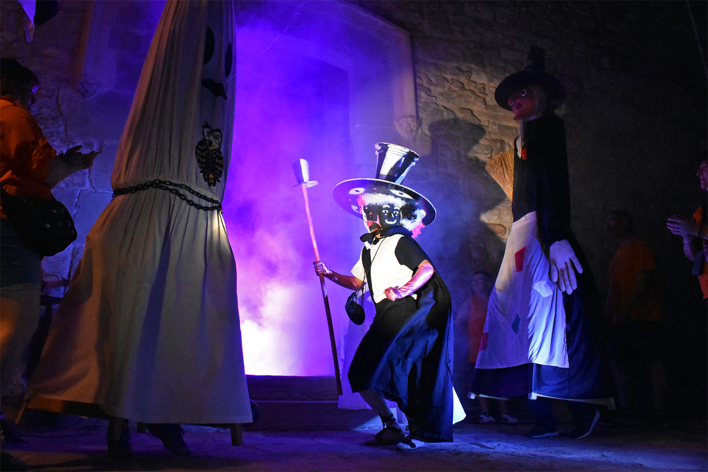 Aparició del Follet al davant de l'Església del Roser durant la Trapellada de la Festa Major de Súria 2024.