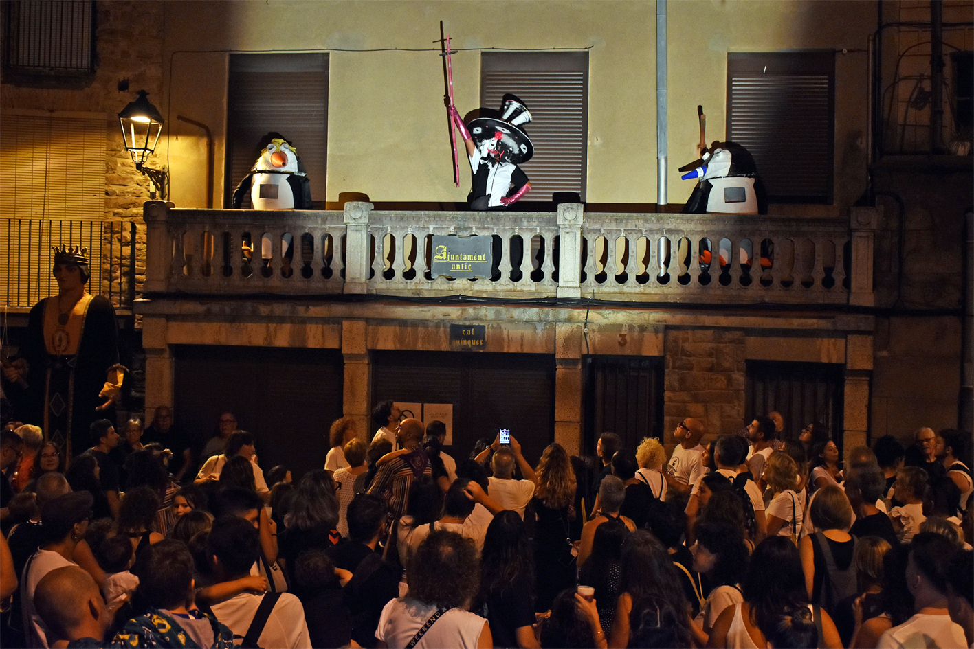 Pregó del Follet a la plaça Major del Poble Vell durant la Trapellada de la Festa Major de Súria 2024.