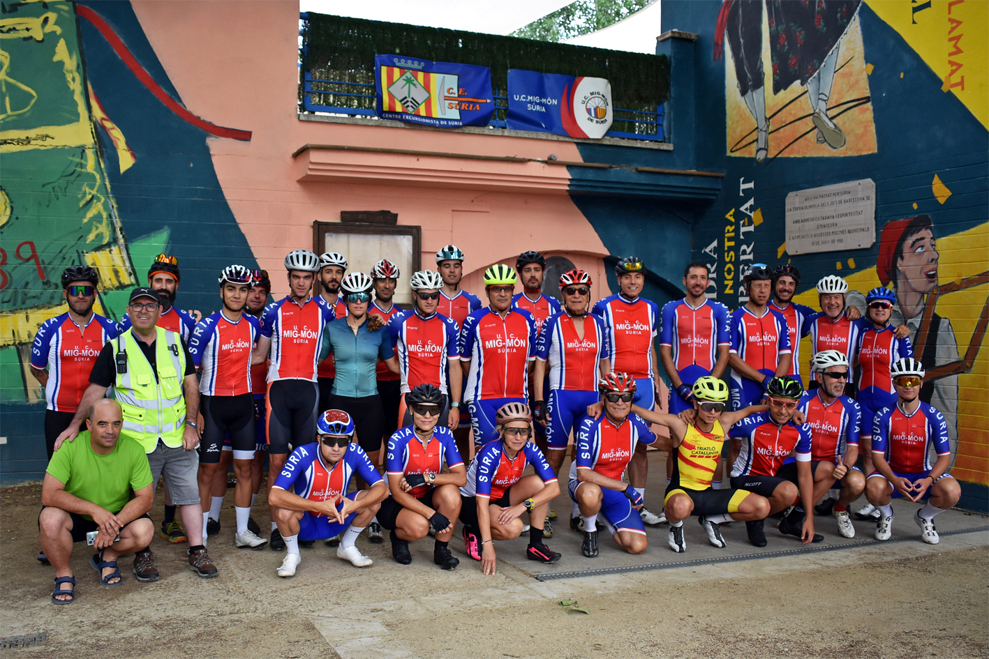 Participants en l'entrenament cronometrat de la Unió Ciclista Mig-Món, dins de la Festa Major de Súria 2024.