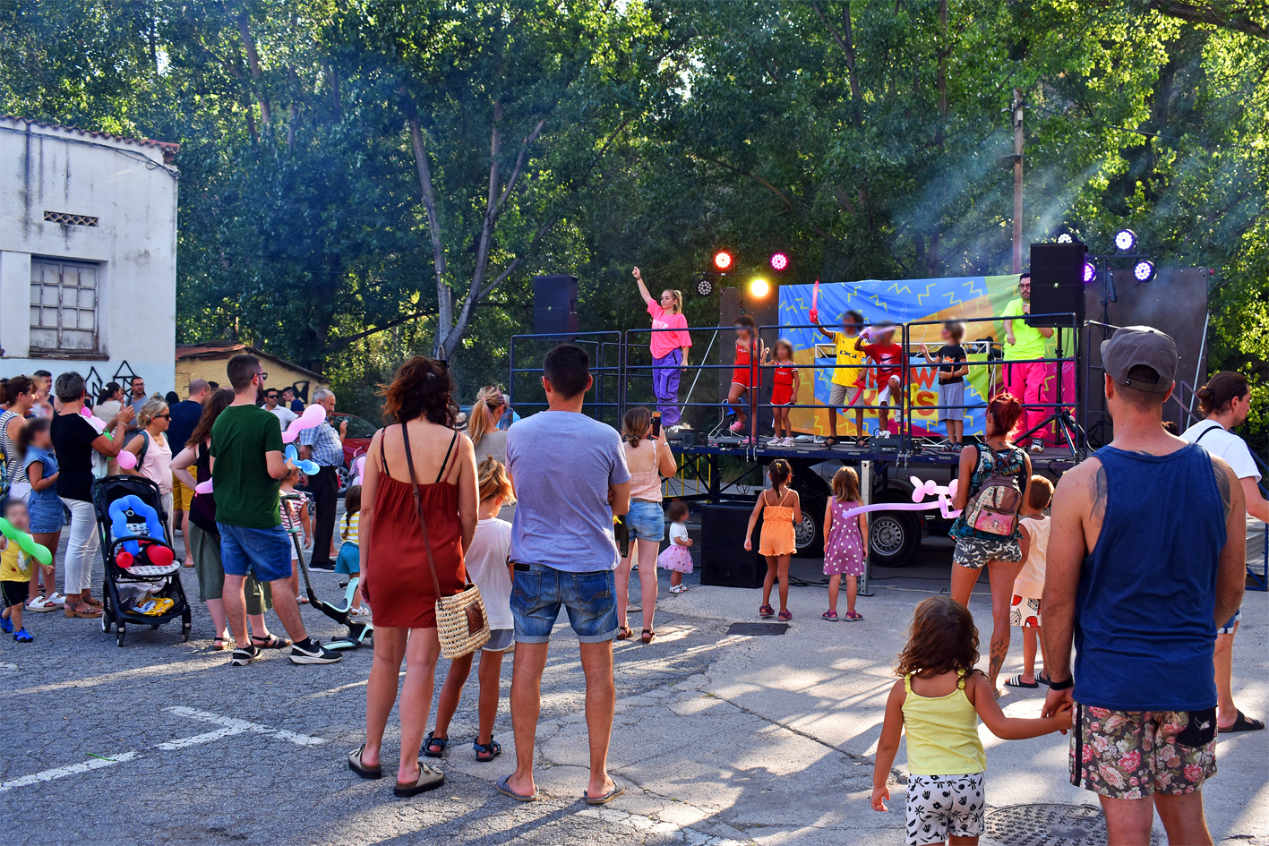 Sessió d'animació infantil Show Kids a l'aparcament del Pavelló, dins de la Festa Major de Súria 2024.