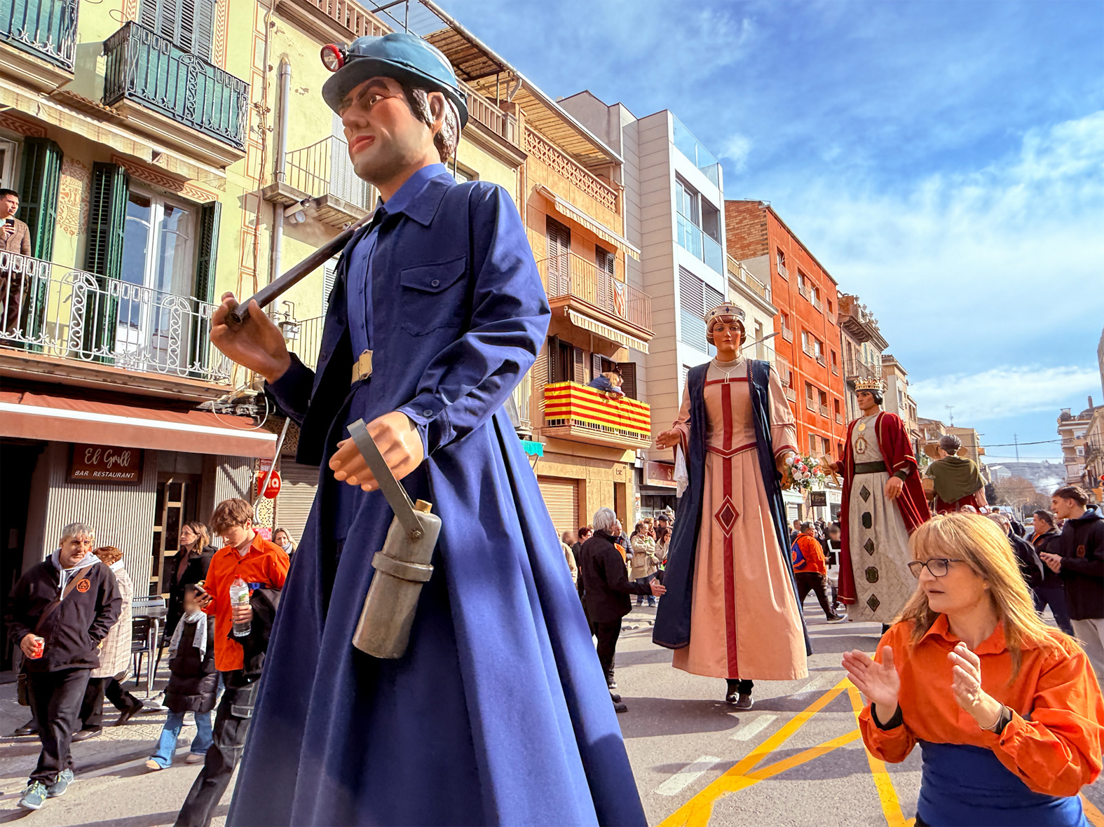 Cercavila de la Festa de Sant SebastiÃ , amb els Geganters i Grallers del Poble Vell.