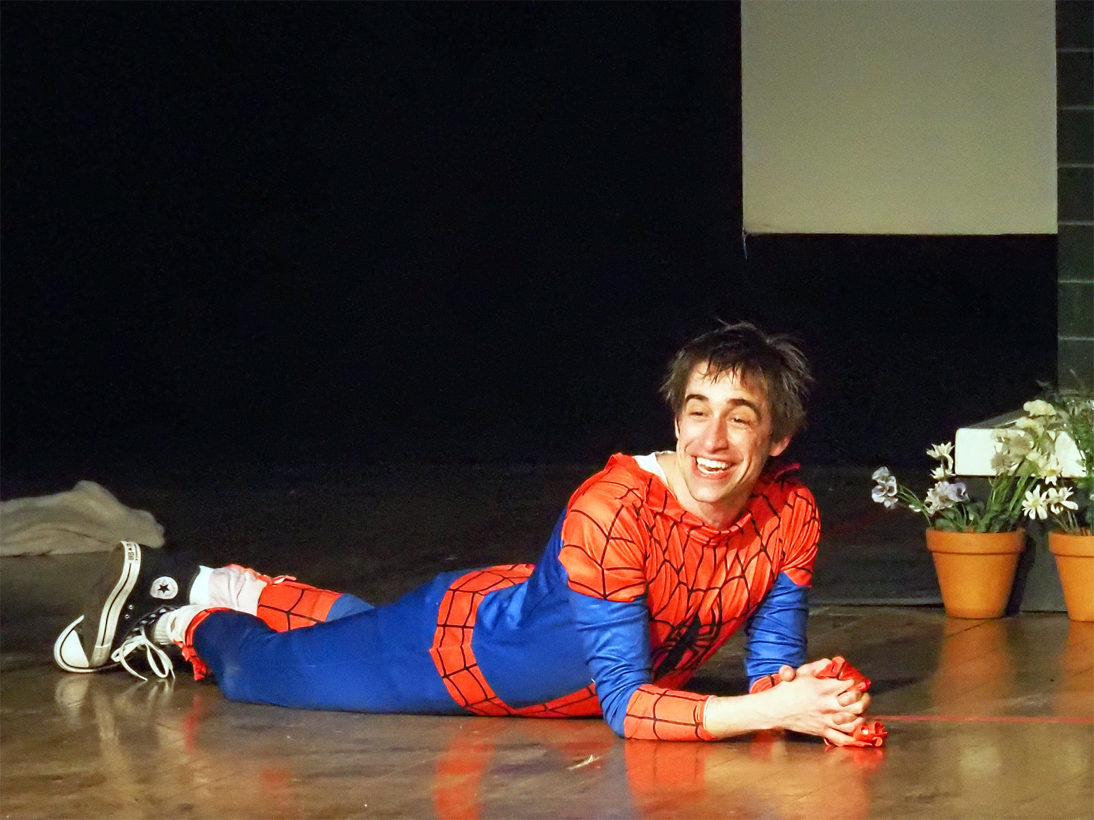 Escena de l'obra 'El gegant del pi' de Pau Vinyals, dins de la programació de la 8a edició del Festival Art en Cicle, al Teatre del Foment Cultural.