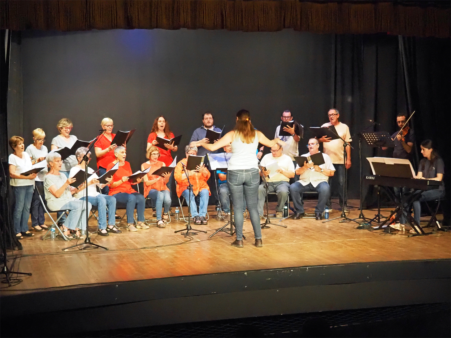 Concert de la Societat Coral La Llanterna al Teatre del Foment Cultural, dins del pròleg de la Festa Major de Súria 2025.