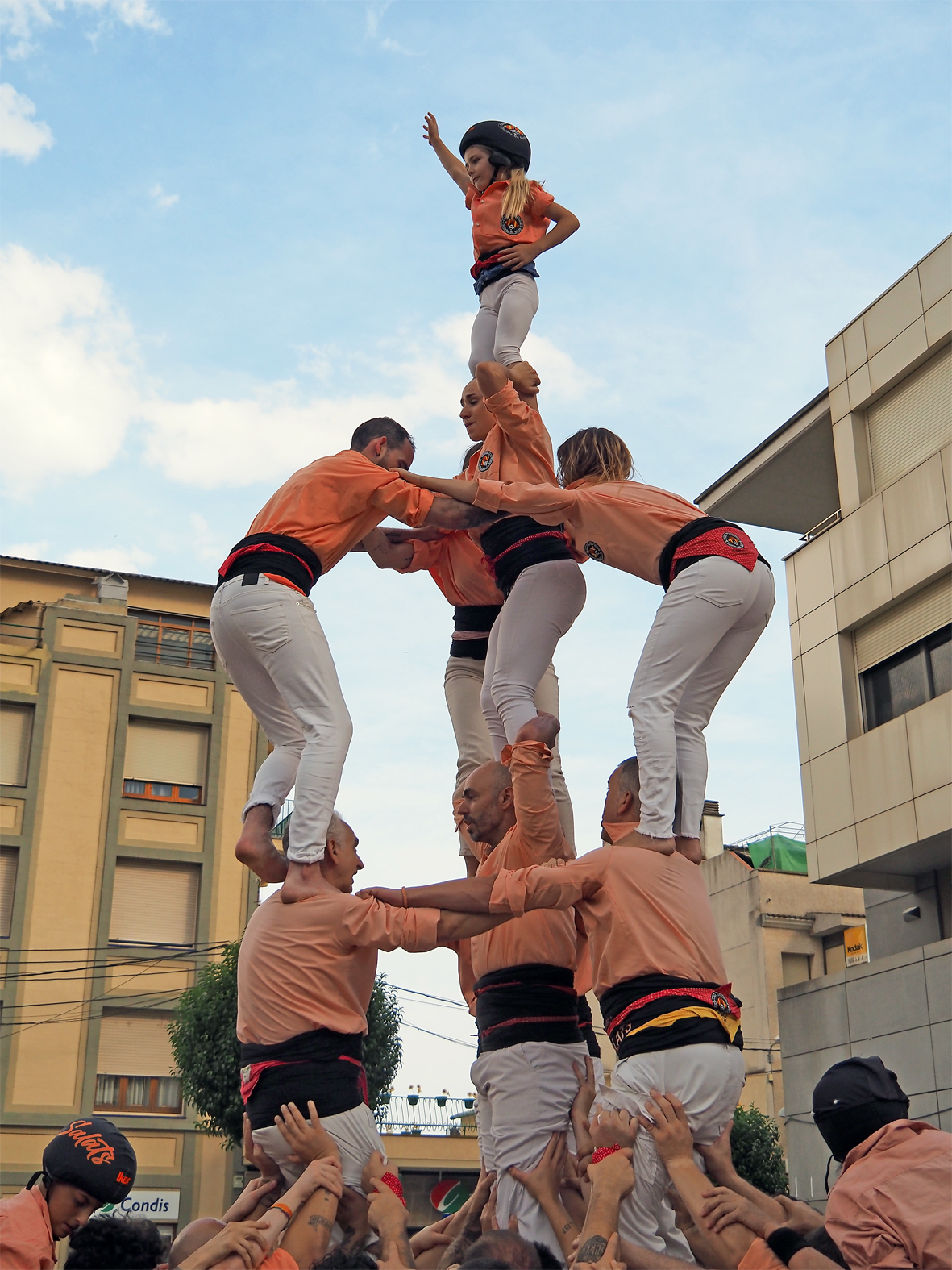 Castell de la Colla Castellera Salats de Súria durant la Trobada Castellera, dins del pròleg de la Festa Major de Súria 2025.